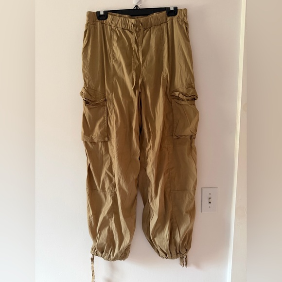 Lululemon Lightweight Adjustable Mid-Rise Cargo Pant in Filbert Tan Size Large - Picture 3 of 16